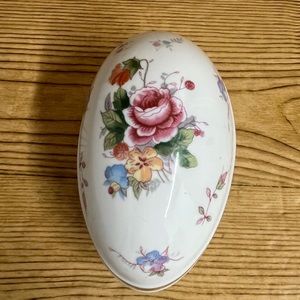 Vintage Shackman Japanese Porcelain Egg With Gold Trim-Vintage(1960-69)